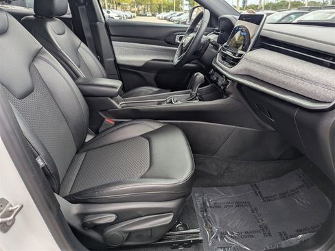 Used 2024 Jeep Compass Latitude image 10