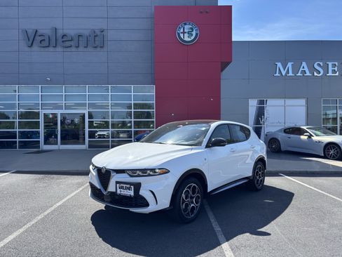Used 2024 Alfa Romeo Tonale Ti w/ Premium Interior Package AWD/4WD image 1