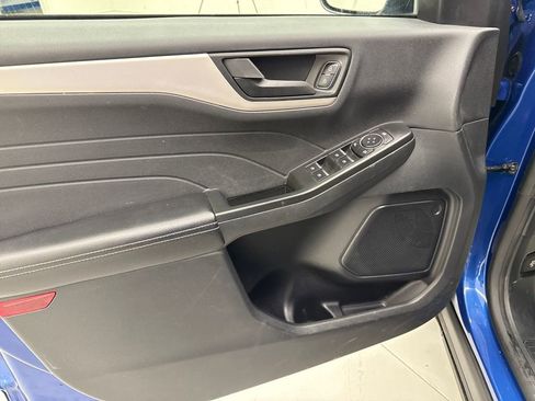 Used 2022 Ford Escape SE w/ Cold Weather Package image 11