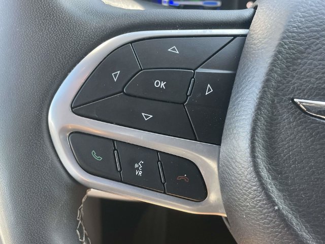 Used 2023 Chrysler Pacifica Touring-L FWD image 22