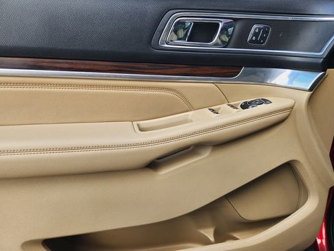 Used 2017 Ford Explorer Limited image 22