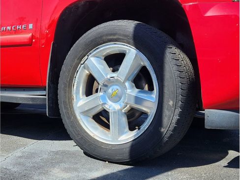 Used 2008 Chevrolet Avalanche LTZ w/ LTZ Preferred Equipment Group AWD/4WD image 8