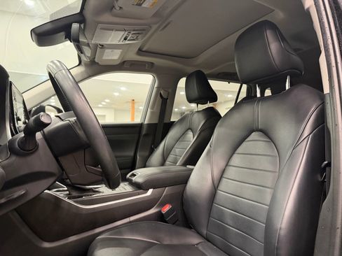 Used 2022 Toyota Highlander XLE image 6