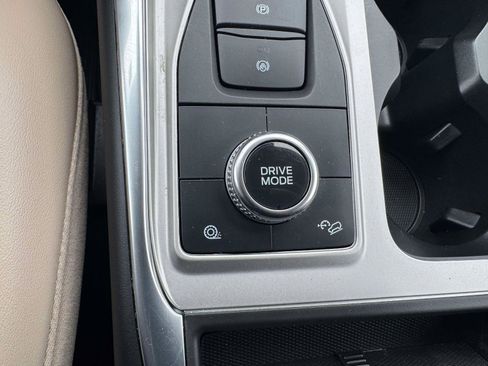 Used 2022 Ford Explorer XLT w/ Equipment Group 202A image 26