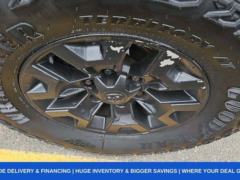 Used 2019 Toyota Tacoma TRD Off-Road image 14