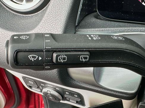 Used 2025 Mercedes-Benz GLB 250 4MATIC image 22