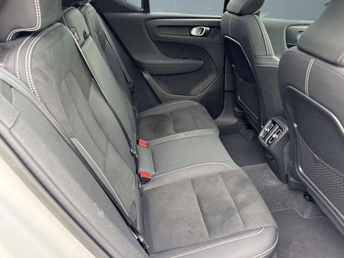 Certified 2023 Volvo XC40 B5 Plus w/ Climate Package image 29