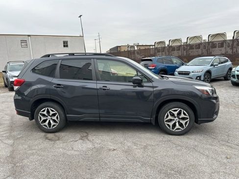 Used 2019 Subaru Forester Premium image 2