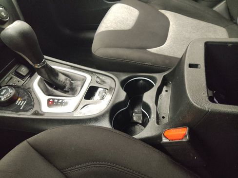 Used 2014 Jeep Cherokee Sport AWD/4WD image 26