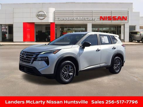 Used 2025 Nissan Rogue S FWD image 9