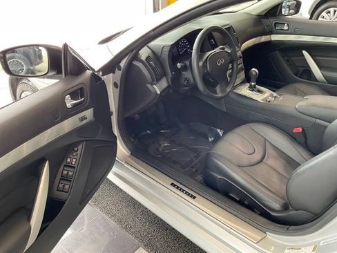 Used 2011 INFINITI G37 Convertible w/ Premium Pkg RWD image 9