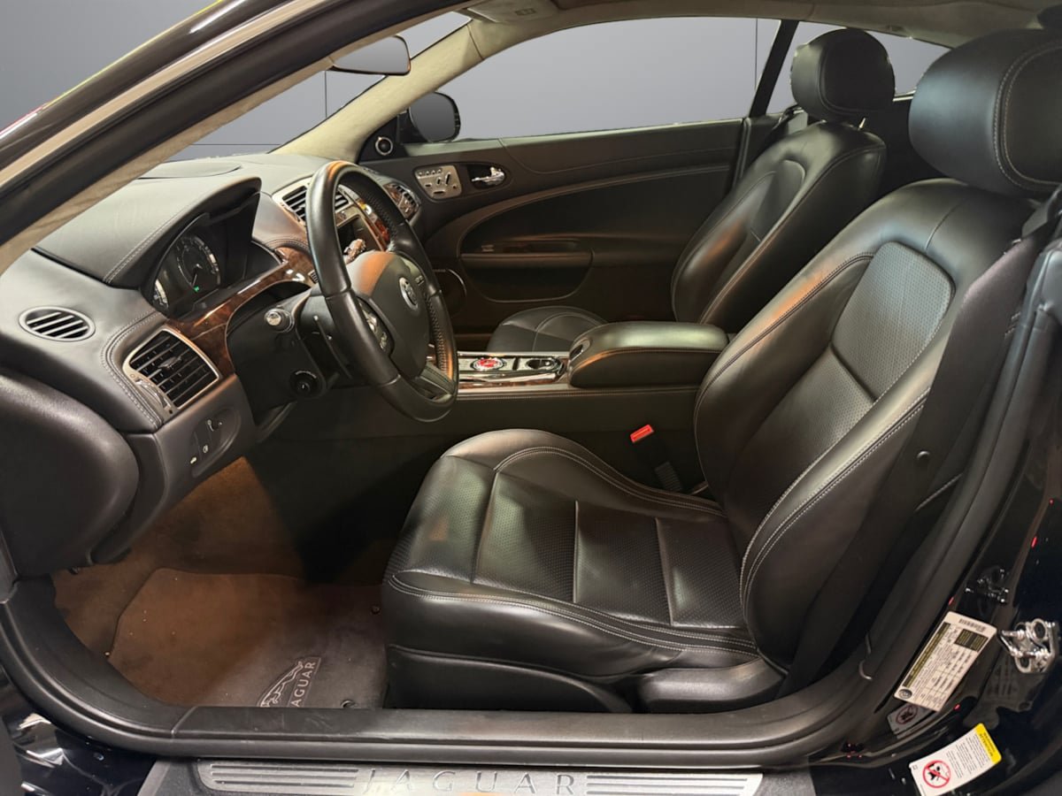 Used 2011 Jaguar XK Coupe RWD image 10