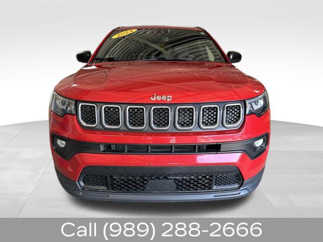 Used 2024 Jeep Compass Latitude AWD/4WD image 2