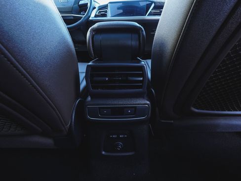 Used 2025 Audi Q4 e-tron Premium Plus image 34