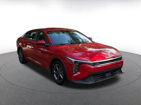 Used 2025 Kia K4 LXS image 1