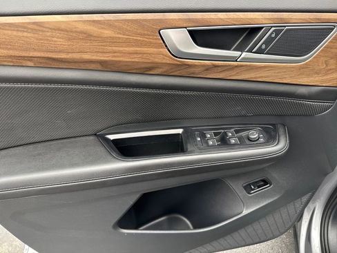 Used 2025 Volkswagen Atlas SE image 12