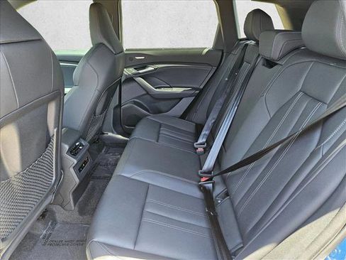 Used 2025 Audi SQ6 e-tron Premium Plus w/ Premium Plus AWD/4WD image 23