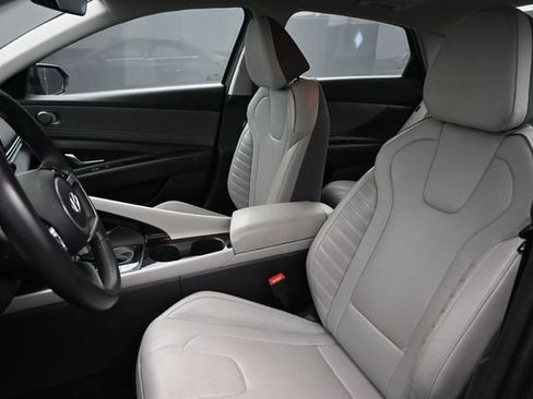 Used 2024 Hyundai Elantra Limited FWD image 13