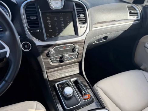 Used 2016 Chrysler 300 Limited image 46