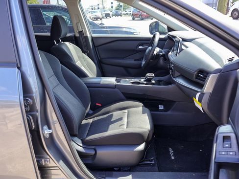 Certified 2026 Nissan Rogue SV FWD image 8