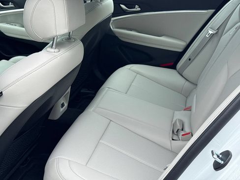 Used 2025 Genesis G70 2.5T RWD image 23