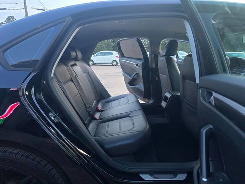 Used 2018 Volkswagen Passat 2.0T R-Line image 18