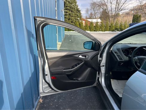 Used 2016 Ford Focus SE w/ Equipment Group 201A image 24