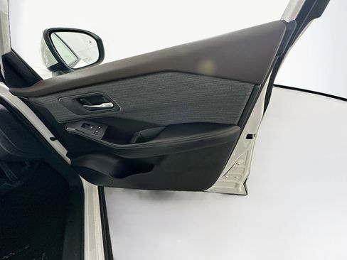 Used 2023 Nissan Rogue SV image 30