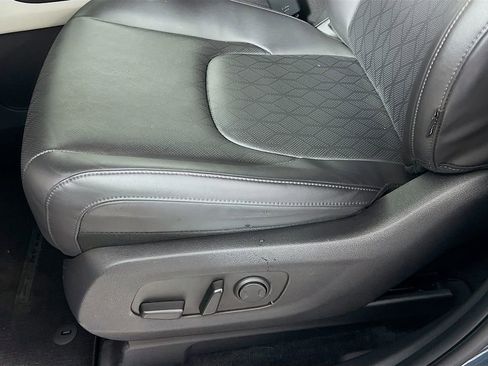 Certified 2024 Kia Carnival EX image 12