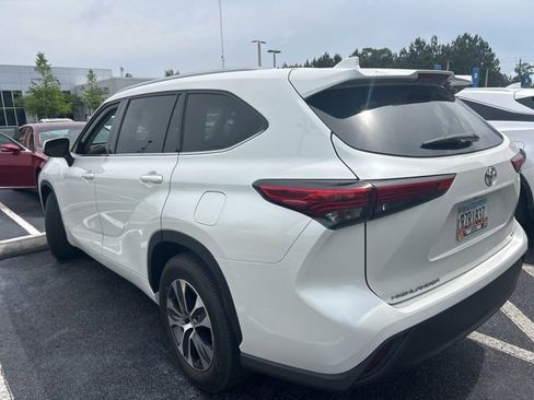 Used 2020 Toyota Highlander XLE FWD image 6