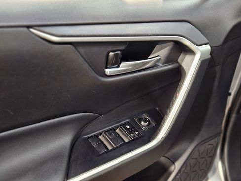 Used 2020 Toyota RAV4 XLE w/ Convenience Package image 21