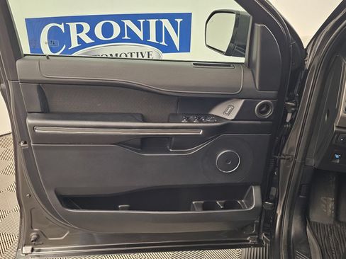 Used 2020 Ford Expedition XLT AWD/4WD image 3