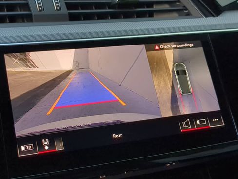 Used 2023 Audi e-tron S Premium Plus image 30