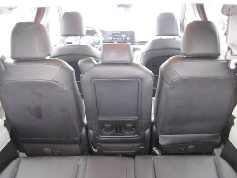 Used 2024 Kia Carnival LX FWD image 7
