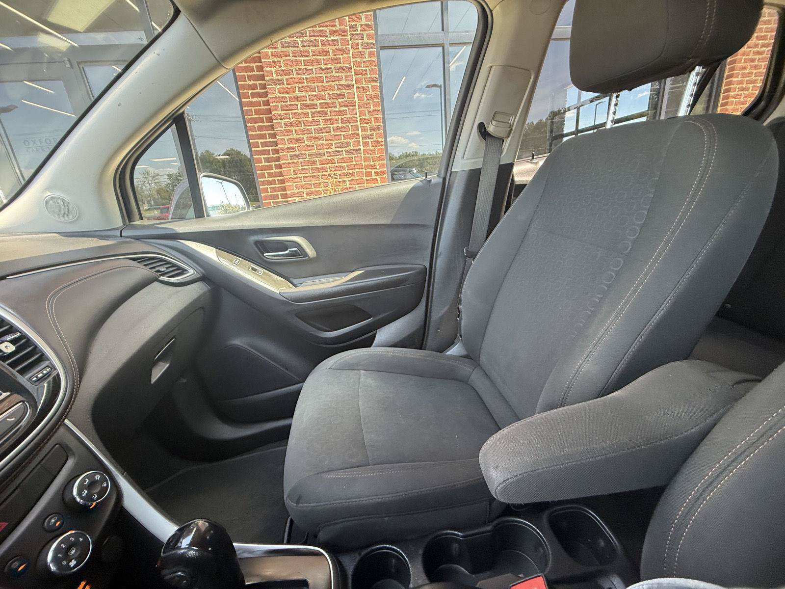 Used 2021 Chevrolet Trax LS w/ Tint and Cruise Package FWD image 8