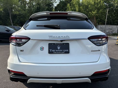 Used 2023 Maserati Levante Trofeo image 4