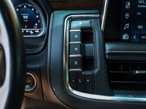 Used 2023 Chevrolet Suburban Premier RWD image 18