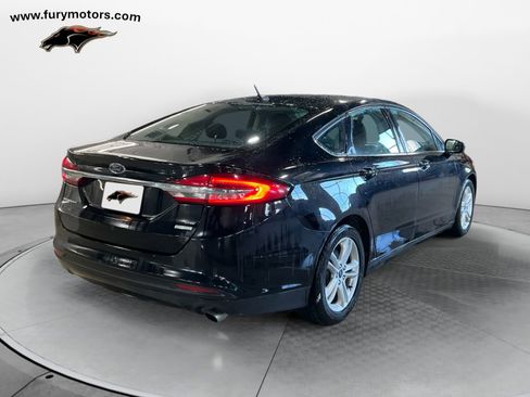 Used 2018 Ford Fusion SE w/ Fusion SE Technology Package image 3