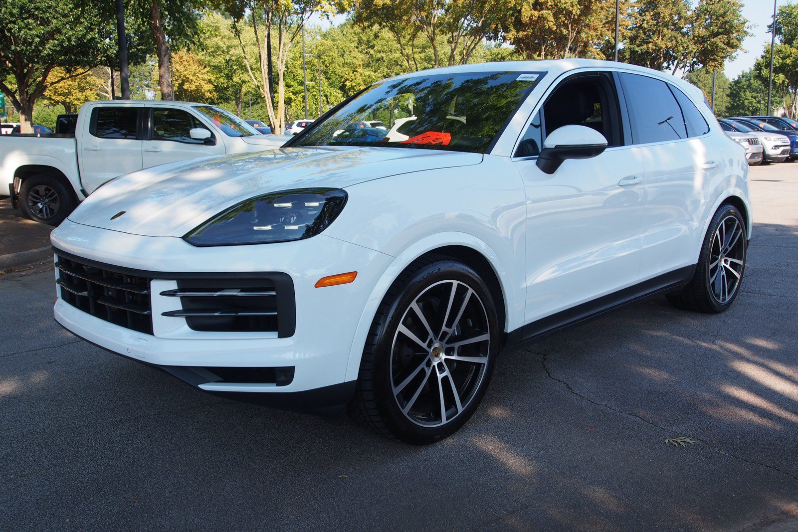 Used 2024 Porsche Cayenne AWD/4WD image 3