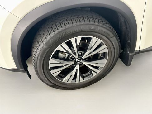 Used 2023 Nissan Rogue SV AWD/4WD image 11