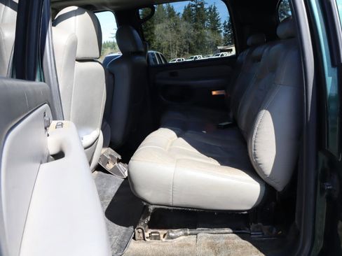 Used 2001 Chevrolet Suburban 2500 LT w/ LT Preferred Equipment Group image 7