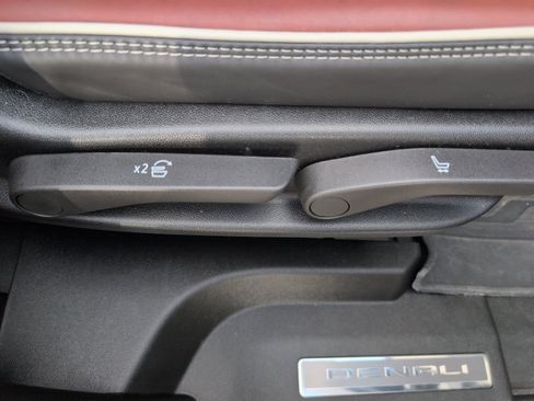 Used 2024 GMC Yukon Denali Ultimate AWD/4WD image 13