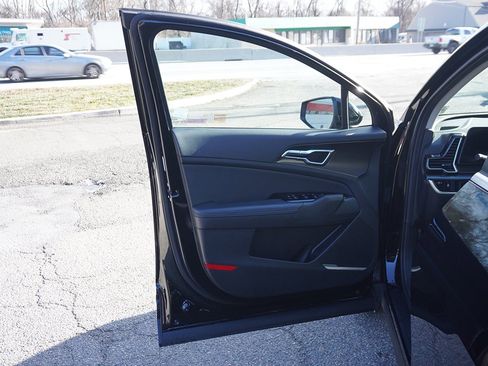 Used 2025 Kia Sportage EX image 22