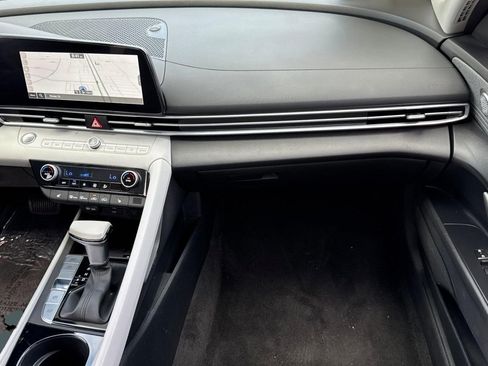 Used 2025 Hyundai Elantra Limited FWD image 30