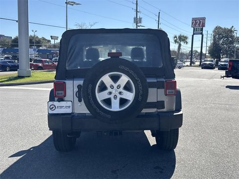 Used 2018 Jeep Wrangler Sport image 7