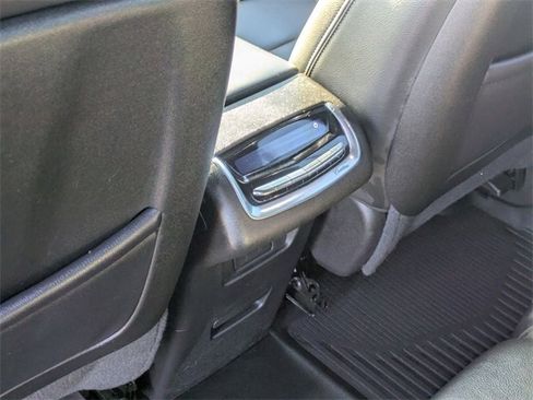 Used 2023 Cadillac XT6 Luxury image 31