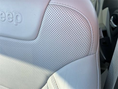 Certified 2020 Jeep Cherokee Limited image 14