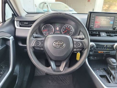 Used 2022 Toyota RAV4 LE w/ Carpet Mat Package (TMS) FWD image 17