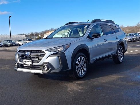 Used 2025 Subaru Outback Limited image 3