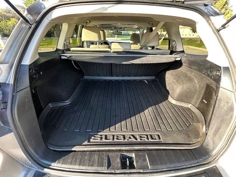 Used 2014 Subaru Outback 2.5i Limited w/ Moonroof Package AWD/4WD image 11